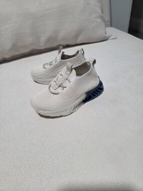 Stepping Stones Kids Breathable Knit Sneakers in Cream with Blue 5c